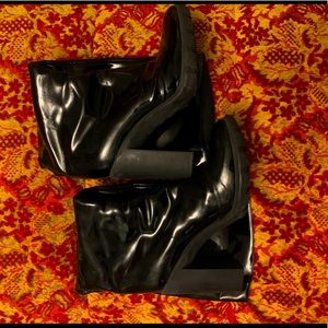 Size 38 women’s black leather boots